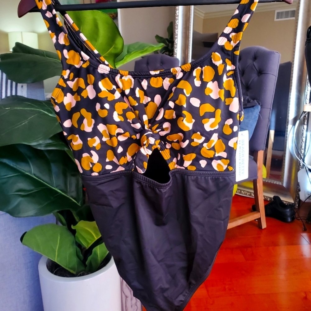 NWT One Piece swimsuit size M